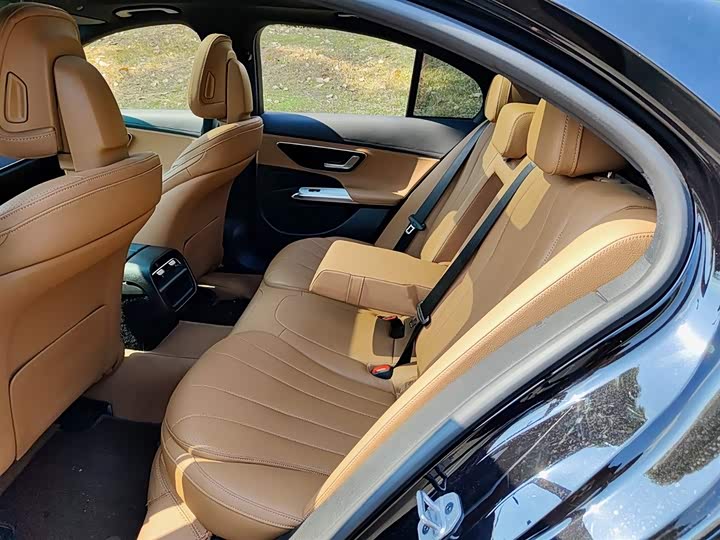 Фото 7 - Mercedes-Benz E-Class