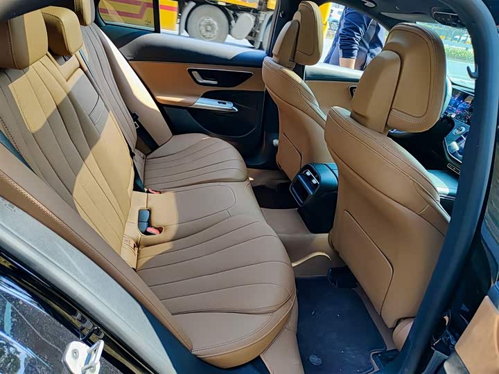 Фото 9 - Mercedes-Benz E-Class