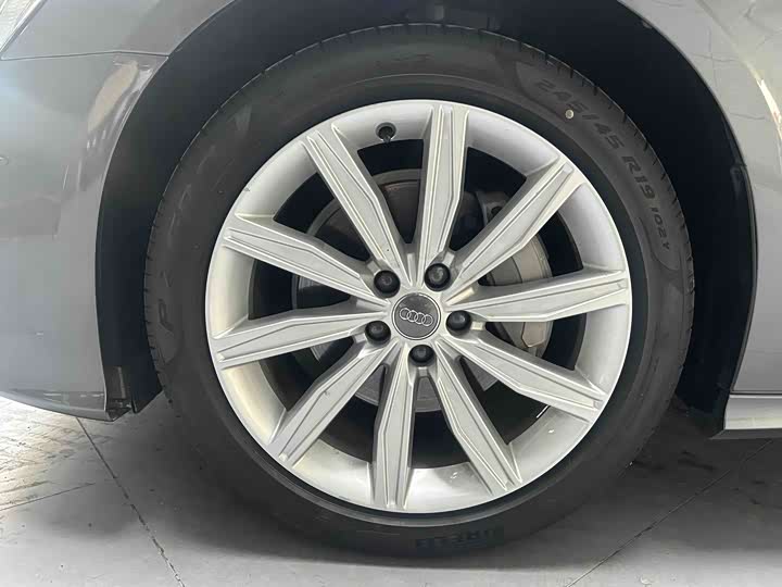 Фото 4 - Audi A6L