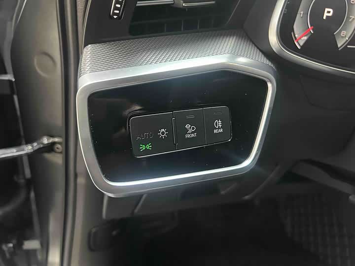 Фото 9 - Audi A6L