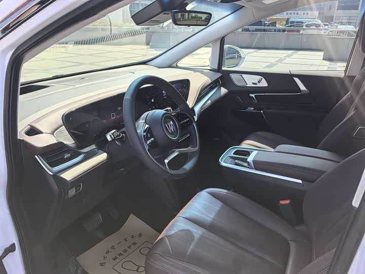 Photo 6 - Buick GL8 Century