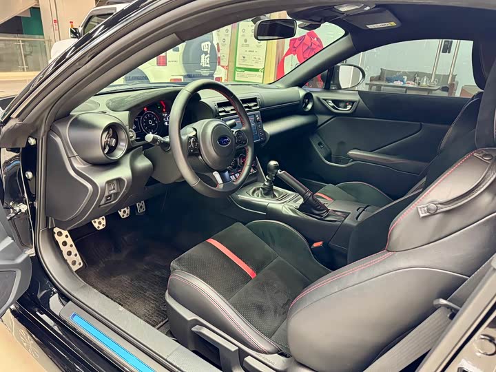 Фото 8 - Subaru BRZ