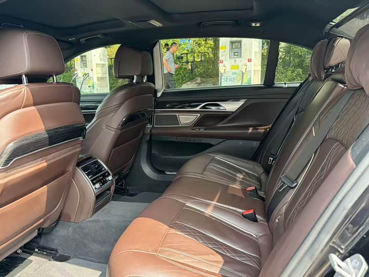 Фото 4 - BMW 7 Series