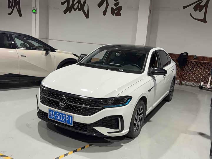 Фото 1 - Volkswagen Lavida