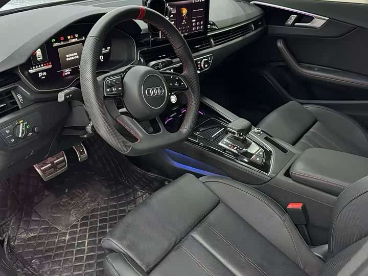 Фото 4 - Audi A4L