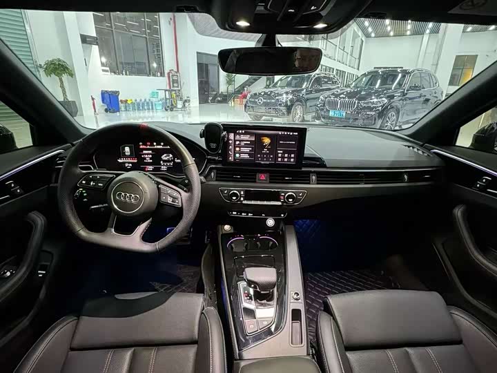 Фото 6 - Audi A4L