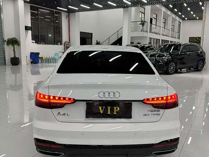Фото 7 - Audi A4L