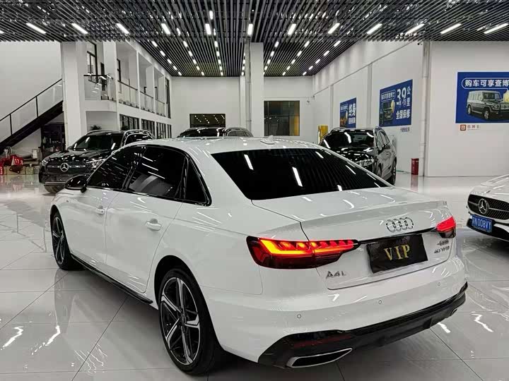 Фото 8 - Audi A4L