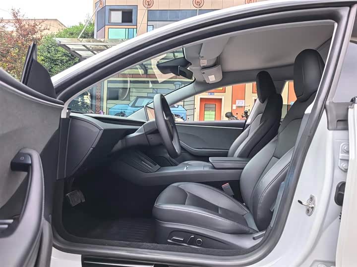 Photo 5 - Tesla Model 3