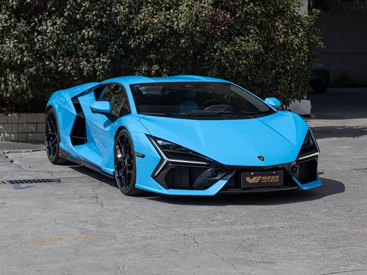 Фото 3 - Lamborghini Revuelto