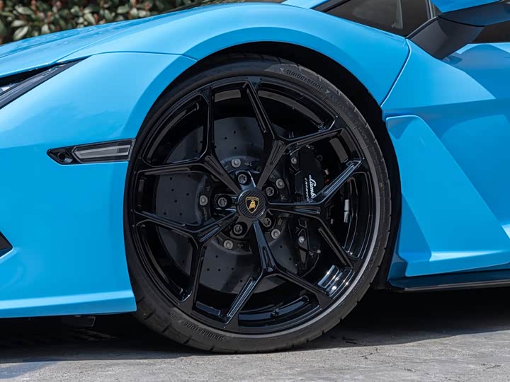 Фото 8 - Lamborghini Revuelto