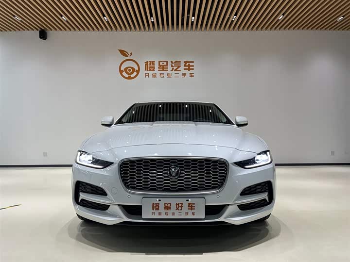 Фото 2 - Jaguar XE L