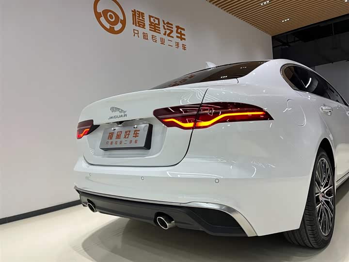 Фото 7 - Jaguar XE L