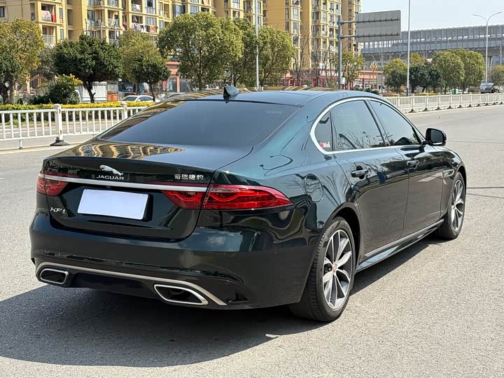 Фото 4 - Jaguar XF L