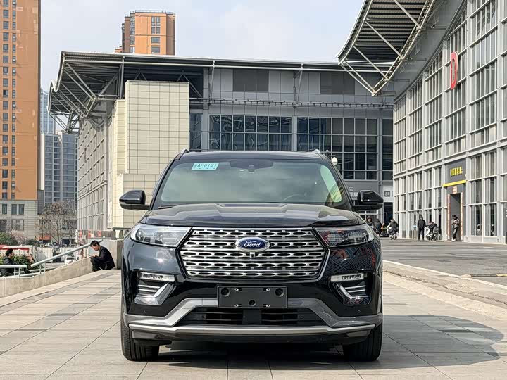 Photo 2 - Ford Explorer