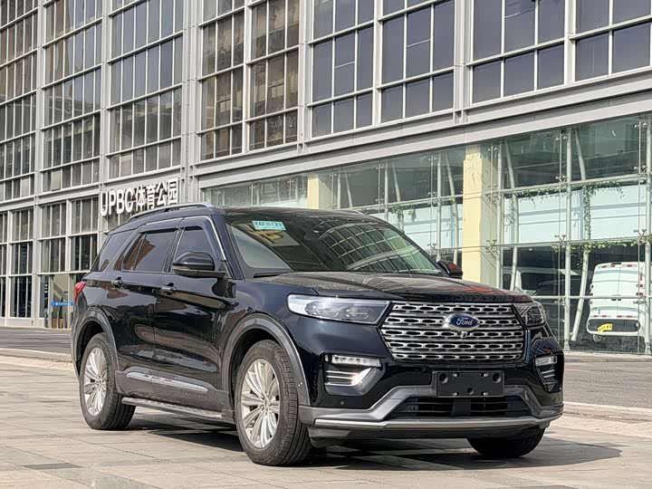 Photo 3 - Ford Explorer