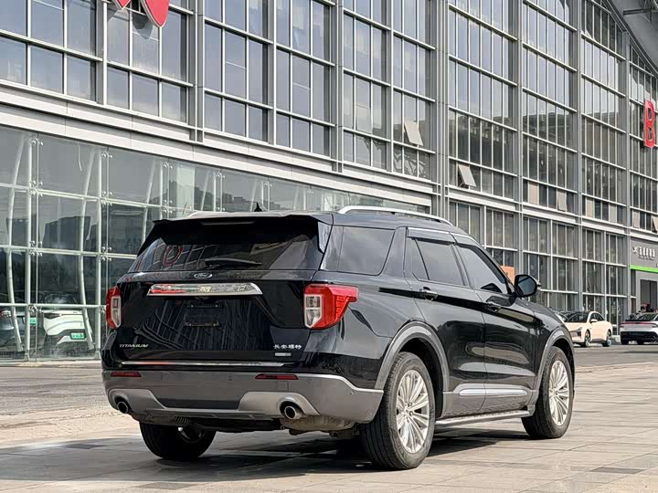 Photo 6 - Ford Explorer