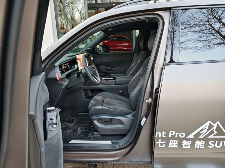 Photo 2 - Volkswagen Teramont Pro