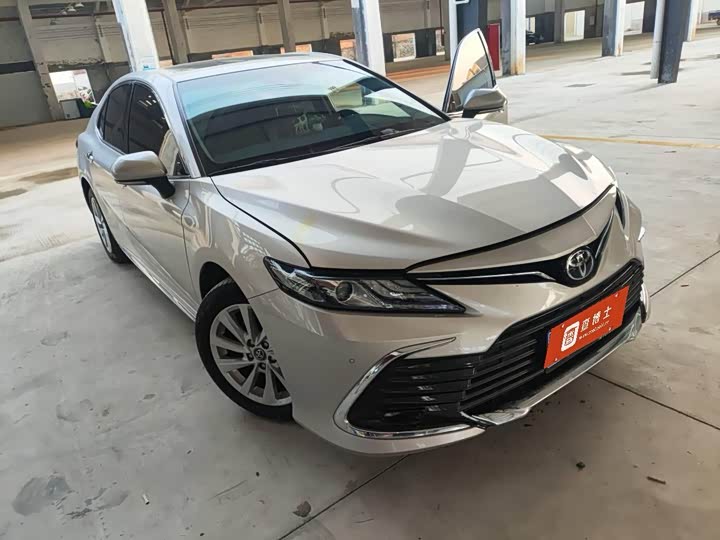Фото 3 - Toyota Camry