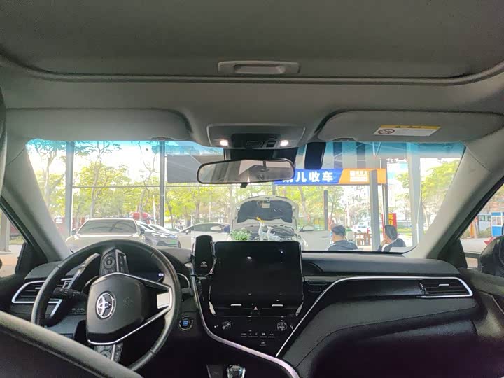 Фото 5 - Toyota Camry