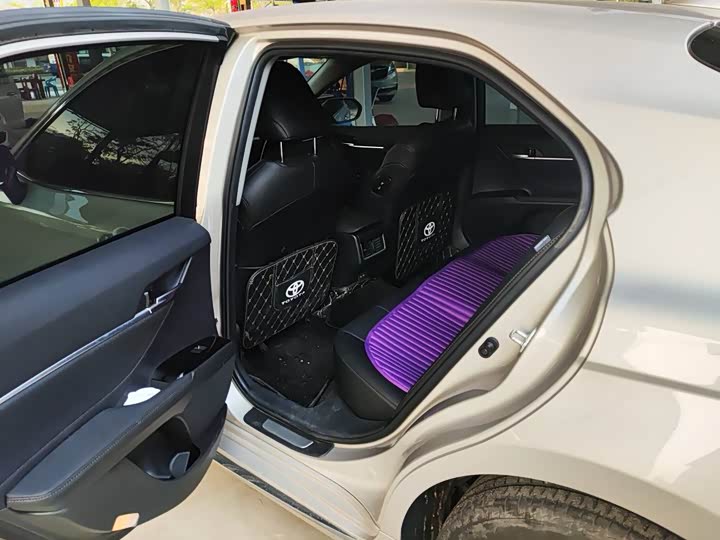 Фото 8 - Toyota Camry