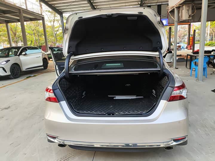 Фото 9 - Toyota Camry