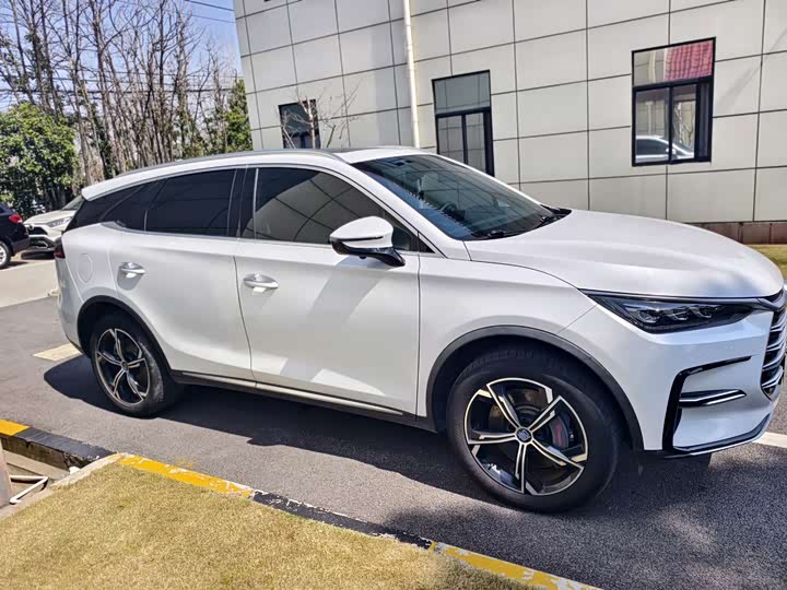 Photo 4 - BYD Tang Hybrid/EV