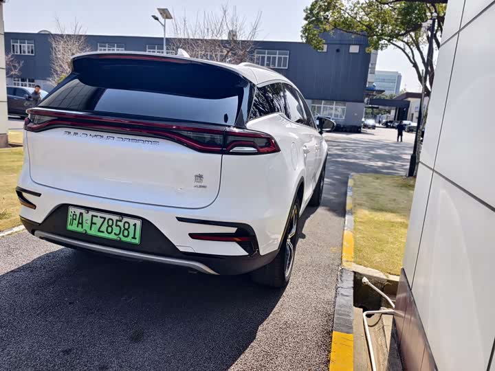 Photo 5 - BYD Tang Hybrid/EV