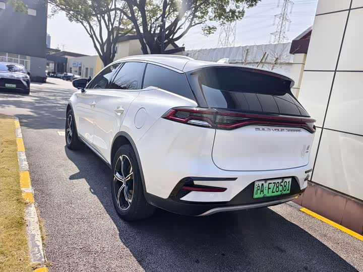 Photo 7 - BYD Tang Hybrid/EV