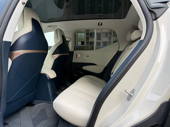 Фото 5 - Zeekr X