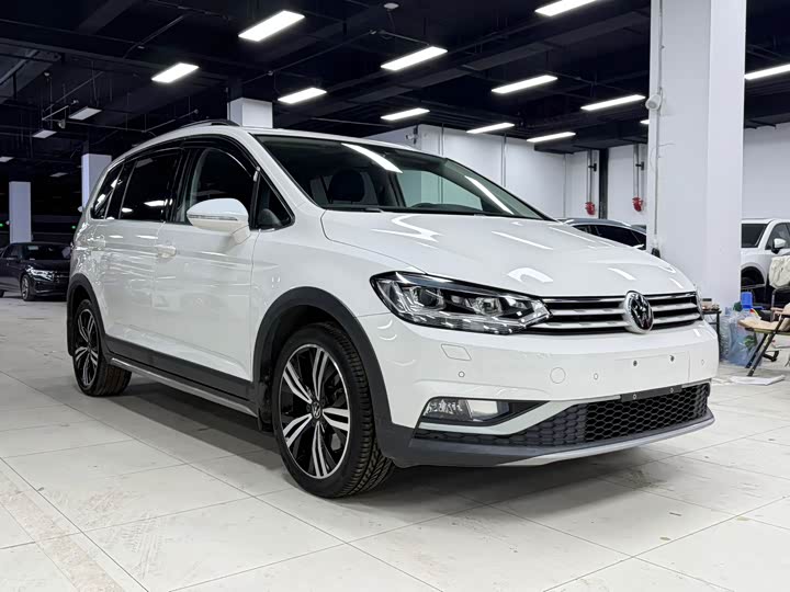 Фото 3 - Volkswagen Touran L