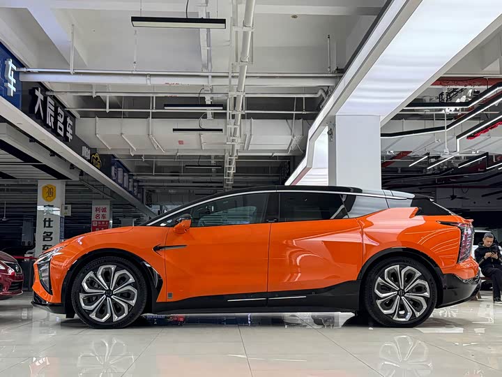 Фото 4 - HiPhi X