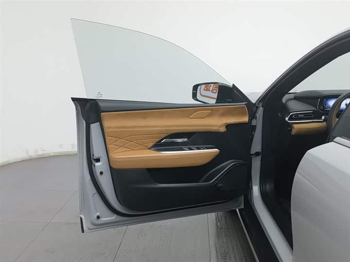 Photo 8 - Mazda EZ-6