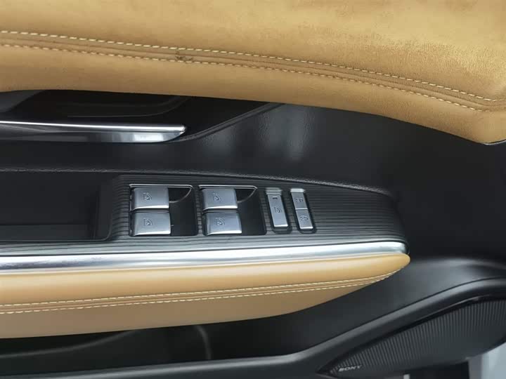 Photo 9 - Mazda EZ-6