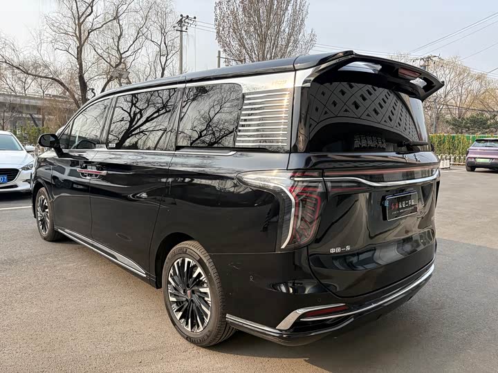 Фото 3 - Hongqi HQ9
