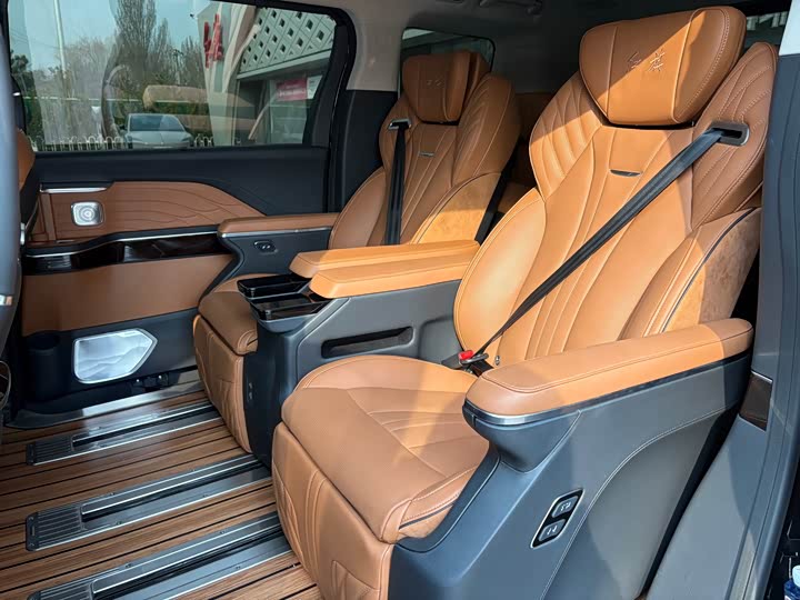 Фото 7 - Hongqi HQ9