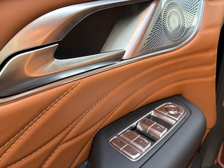 Фото 9 - Hongqi HQ9