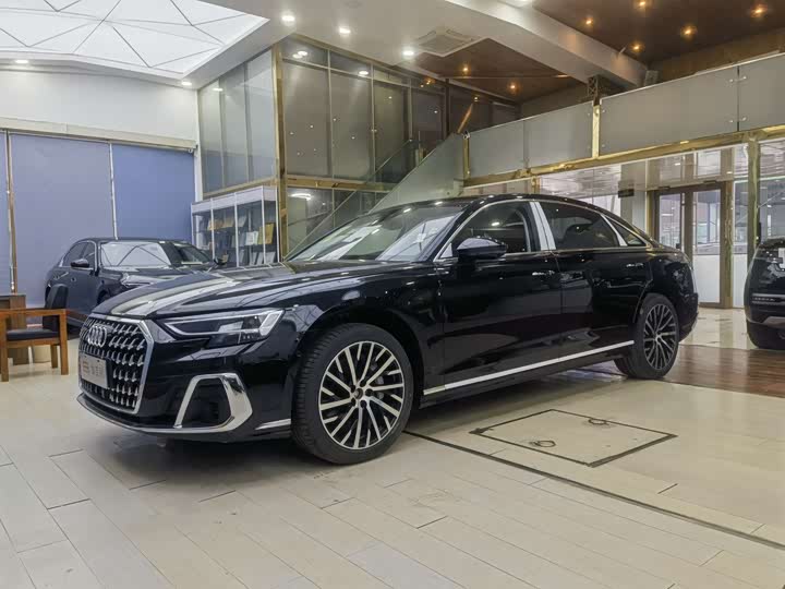 Фото 1 - Audi A8