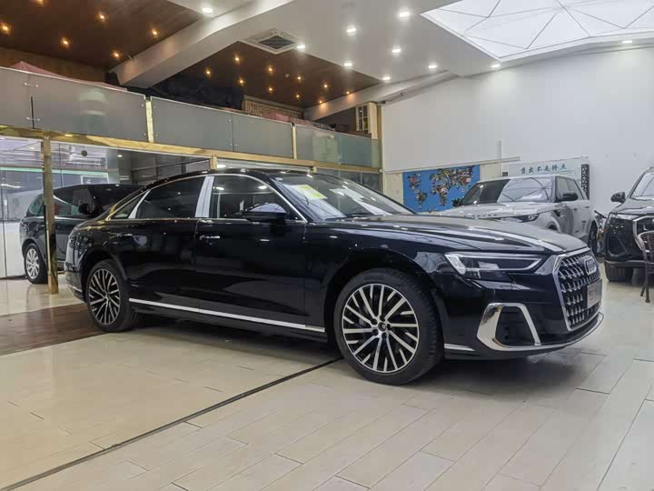 Фото 3 - Audi A8