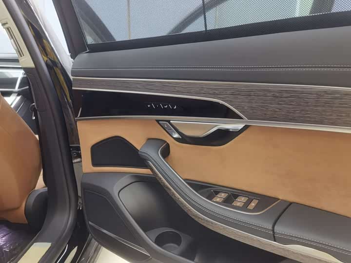 Фото 9 - Audi A8