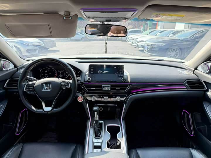 Фото 4 - Honda Accord