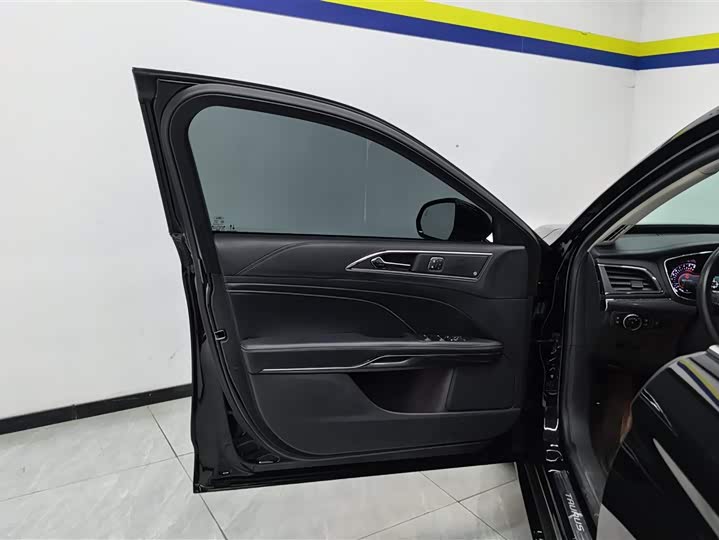 Фото 7 - Ford Taurus