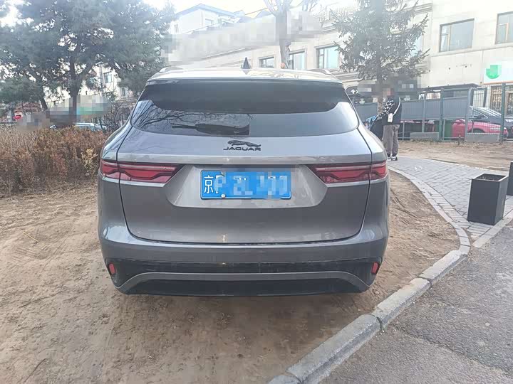 Фото 3 - Jaguar F-Pace