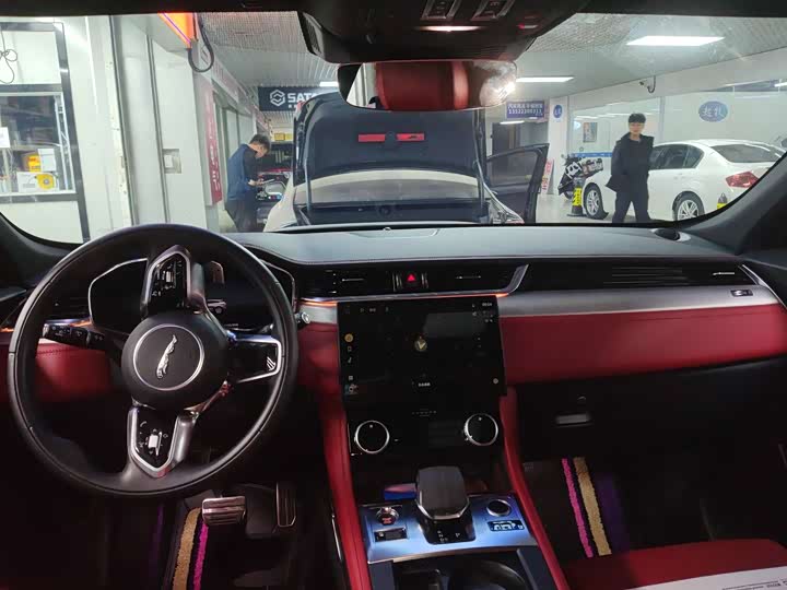 Фото 7 - Jaguar F-Pace