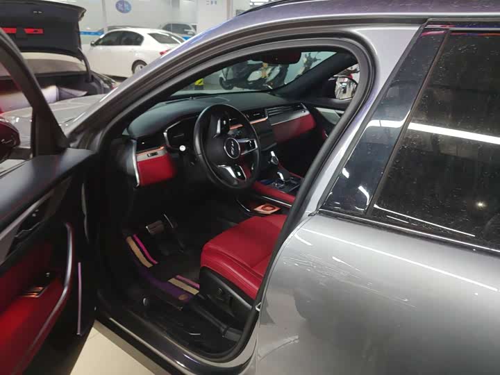 Фото 8 - Jaguar F-Pace