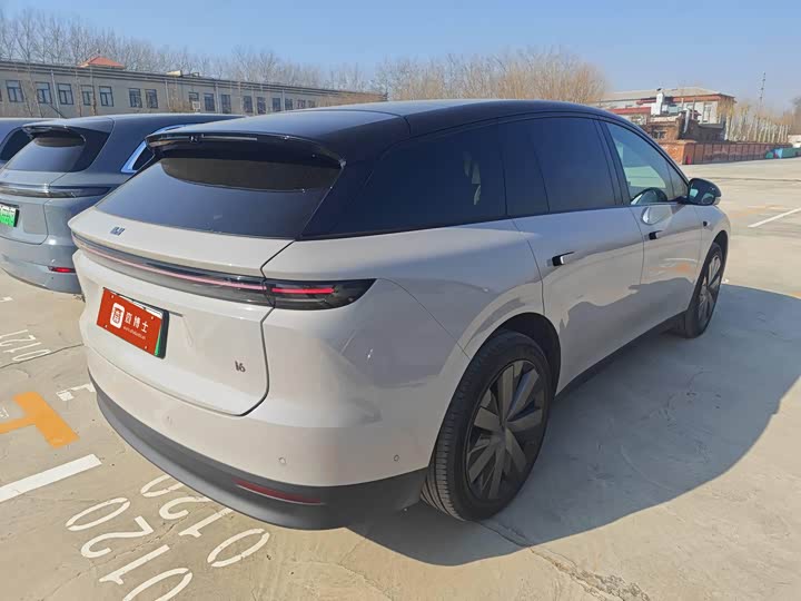 Фото 2 - LiXiang i6