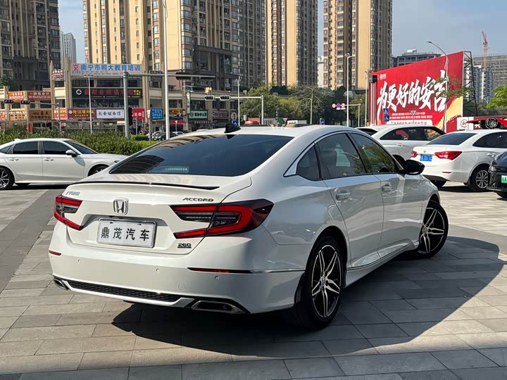 Photo 8 - Honda Accord