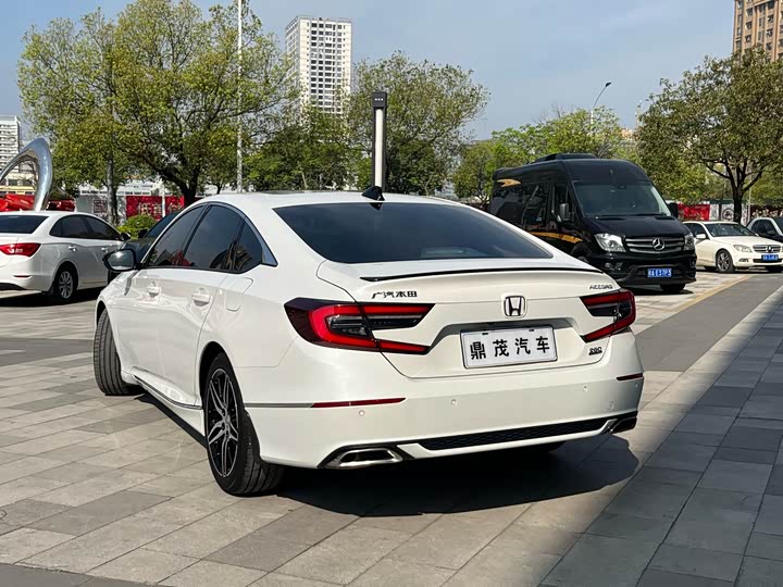 Photo 9 - Honda Accord