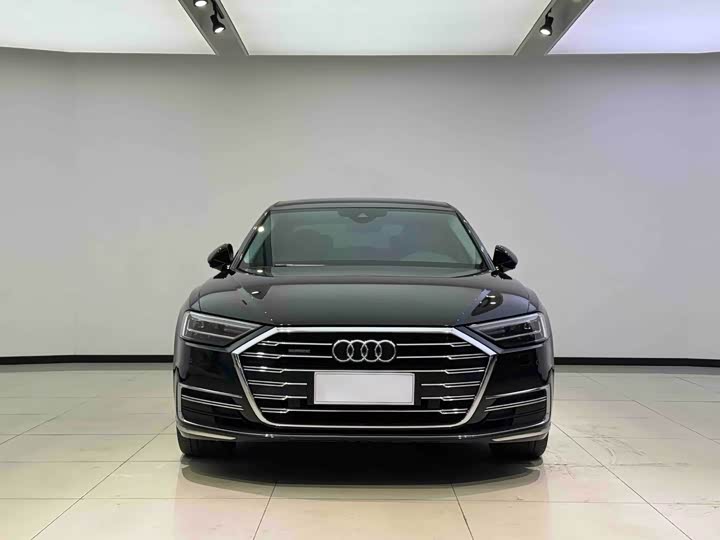 Фото 2 - Audi A8