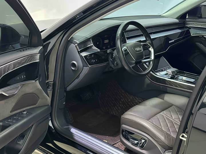 Фото 3 - Audi A8